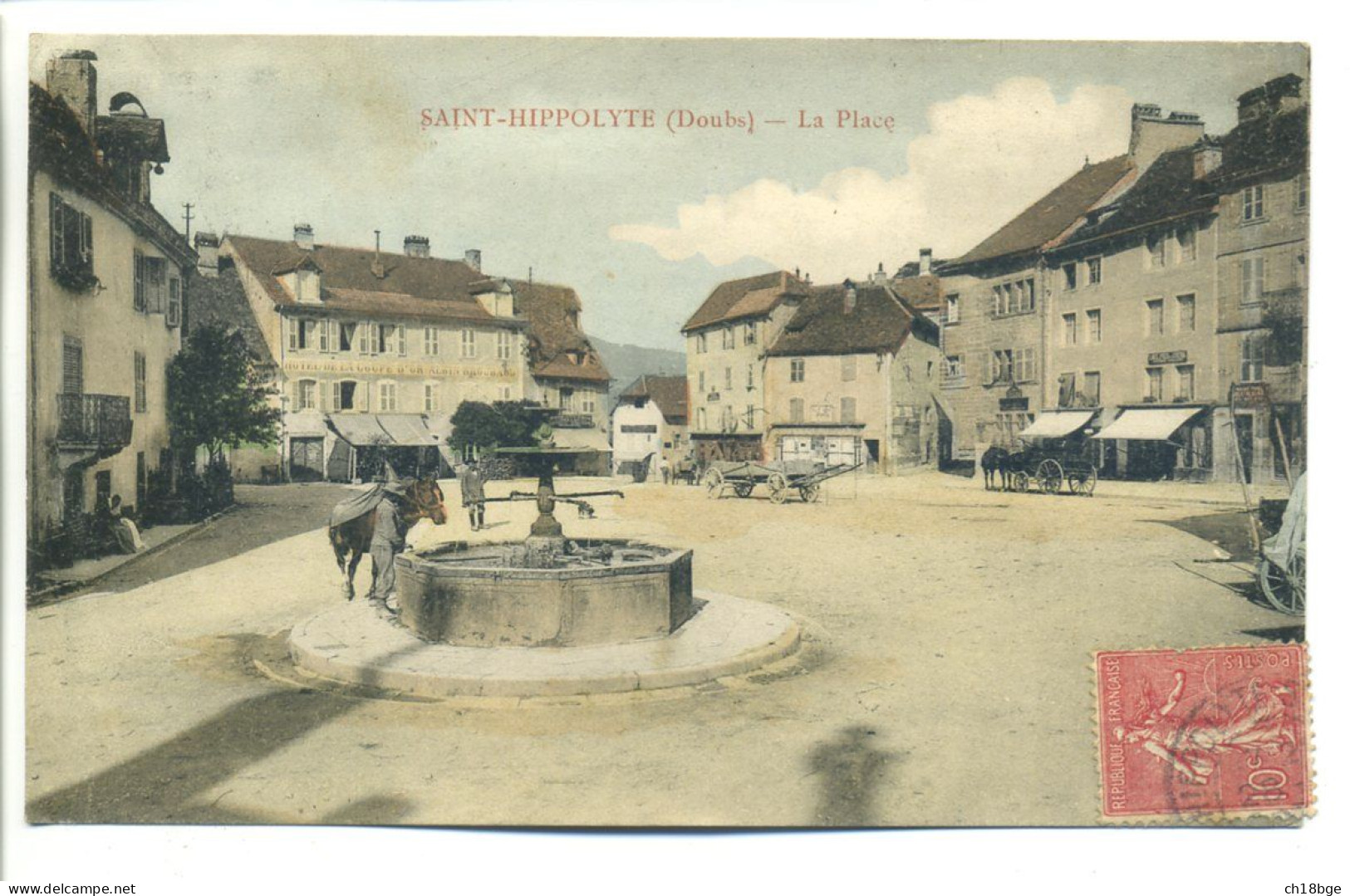 CPA 25 Doubs - St Saint Hippolyte - La Place - Fontaine - Animation, Attelages, Cheval  - Vue Peu Commune - Saint Hippolyte
