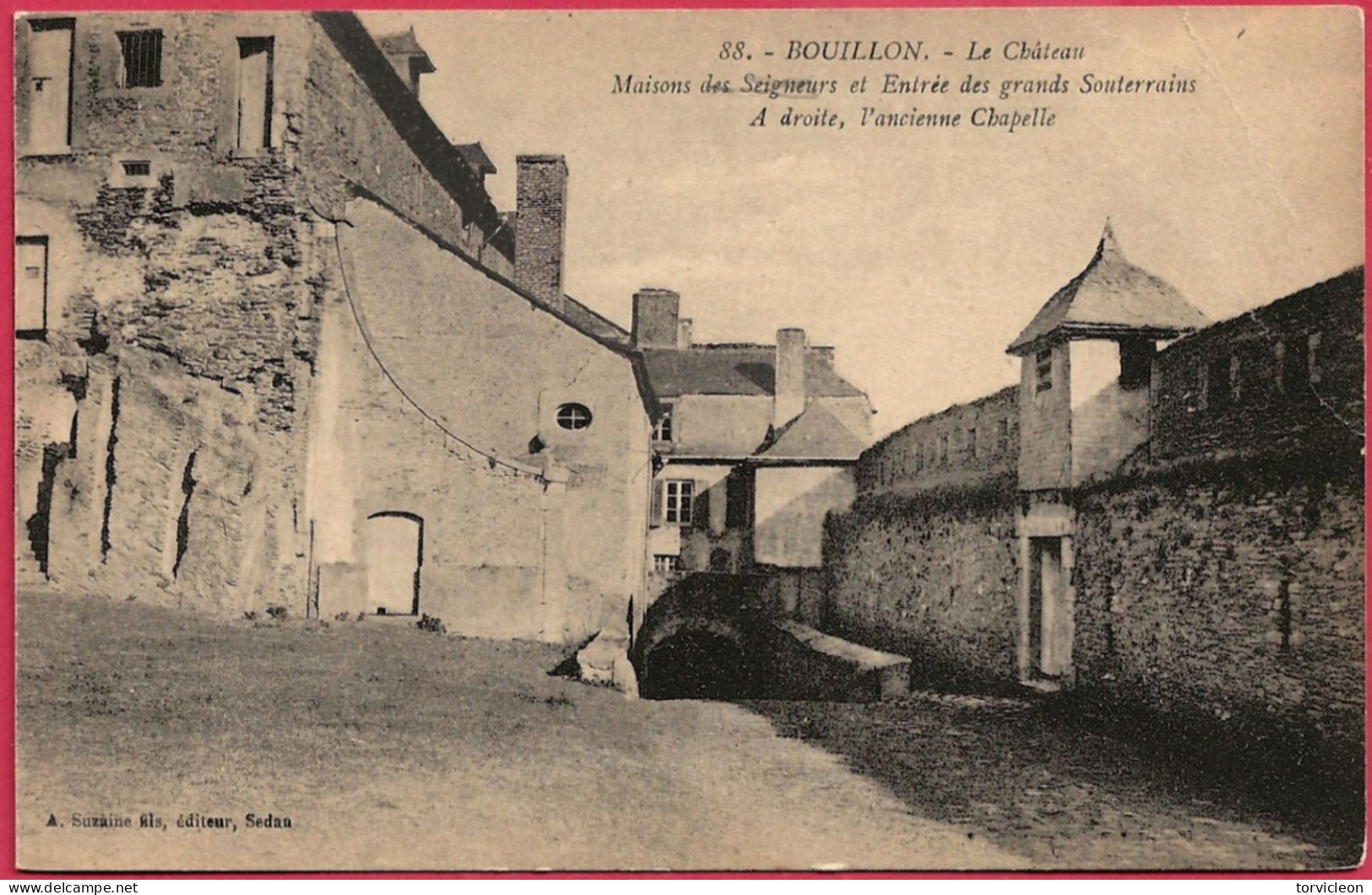 C.P. Bouillon =  Le  Château  : Maisons Des Seigneurs Et Entrée Des Grands Souterrains. A Droite  L' Ancienne  Chapelle - Bouillon