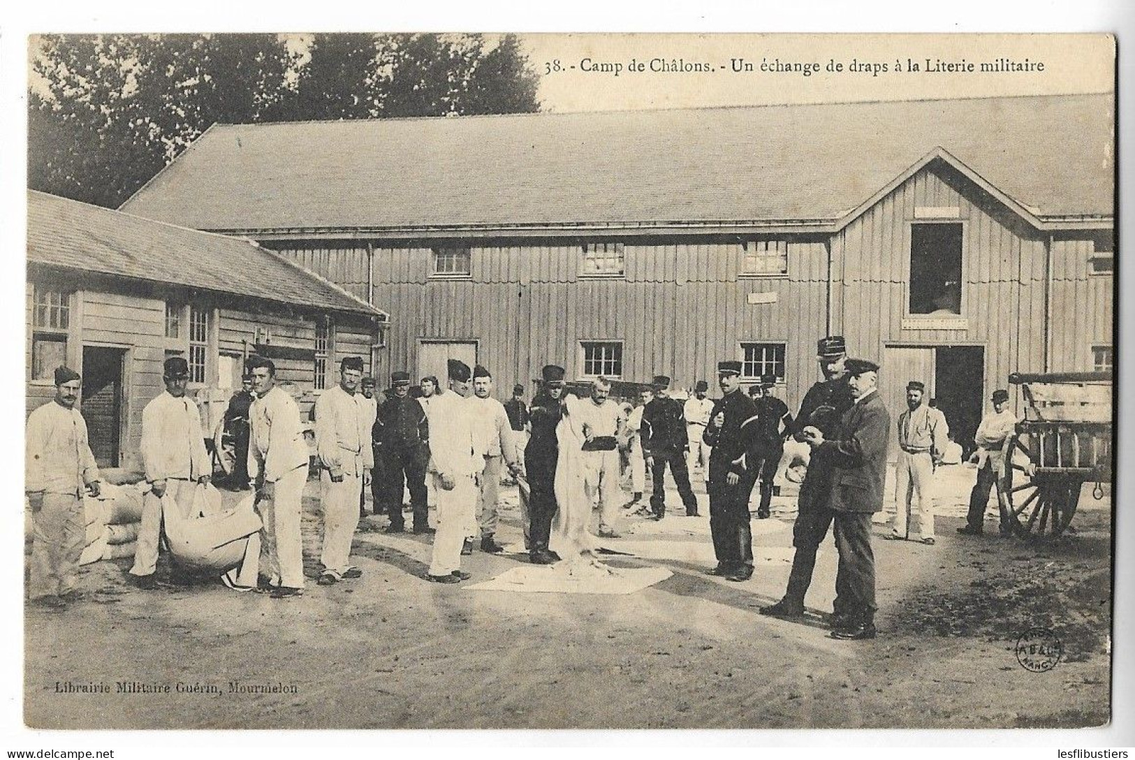 CPA 51 Camp De CHALONS  - Un échange De Draps à La Literie Militaire - Châlons-sur-Marne