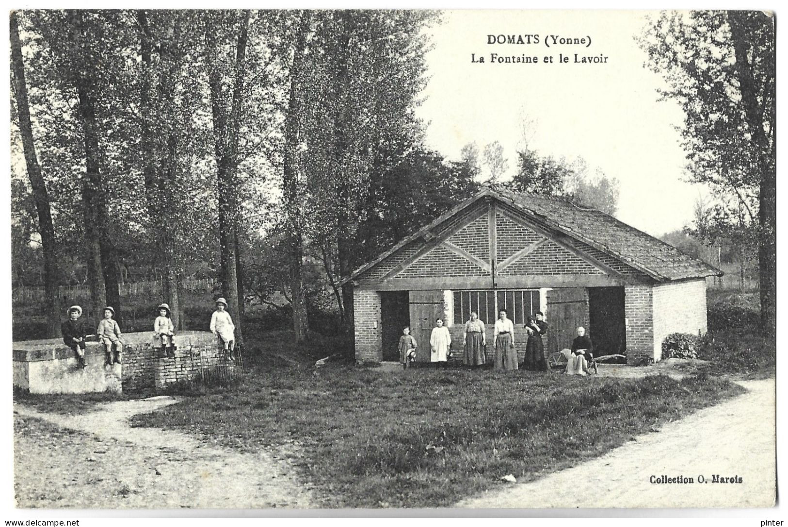 DOMATS - La Fontaine Et Le Lavoir - Andere & Zonder Classificatie