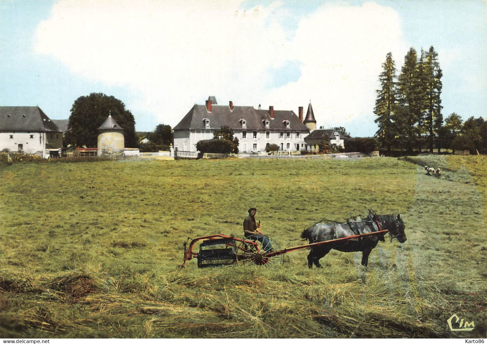 Préveranges * Scène Agricole , Agriculture , Attelage Labour Culture Machine Agricole , Le Château Du Village - Préveranges