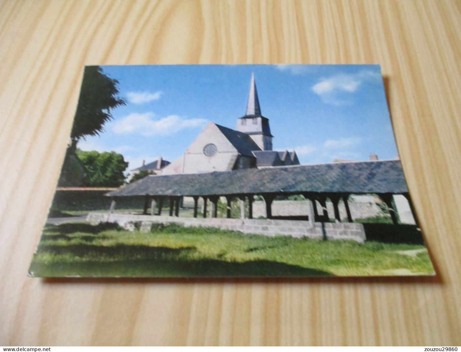 Nérondes (18).L'église Et Le Vieux Lavoir. - Nérondes