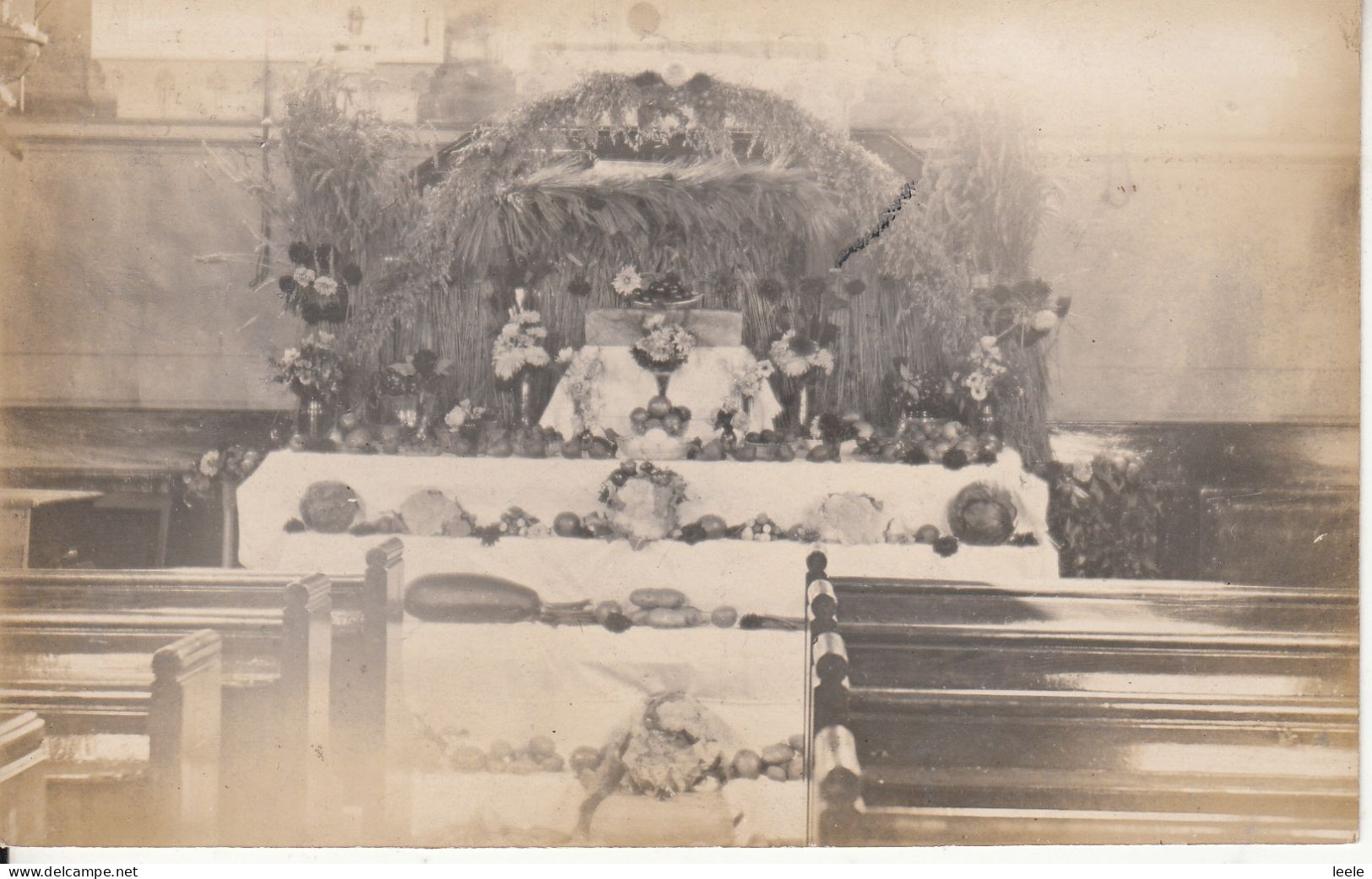 A45. Vintage Postcard. Harvest Festival?  Scene In A Church - Autres & Non Classés