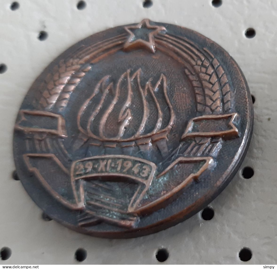 Socialist Federal Republic Of Yugoslavia 29.11.1943 Coat Of Arms Flag Blason Vintage  Pin - Villes