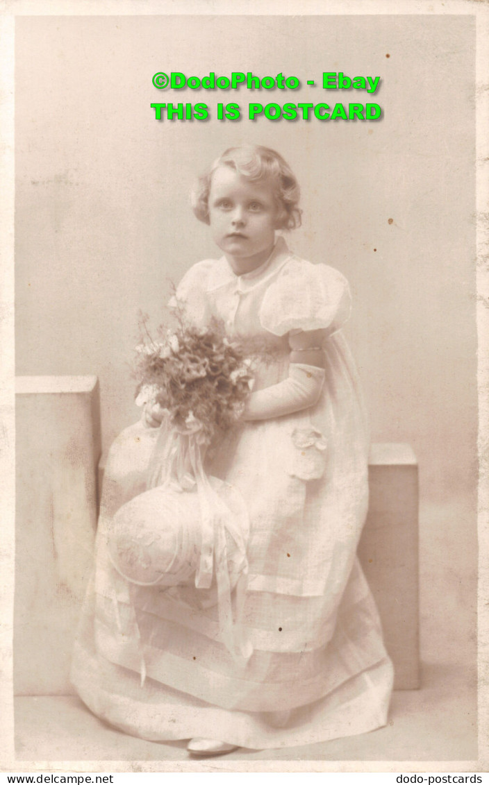 R430792 Little Girl. Flowers. Old Photography. Postcard. Francis. Scunthorpe - Mundo