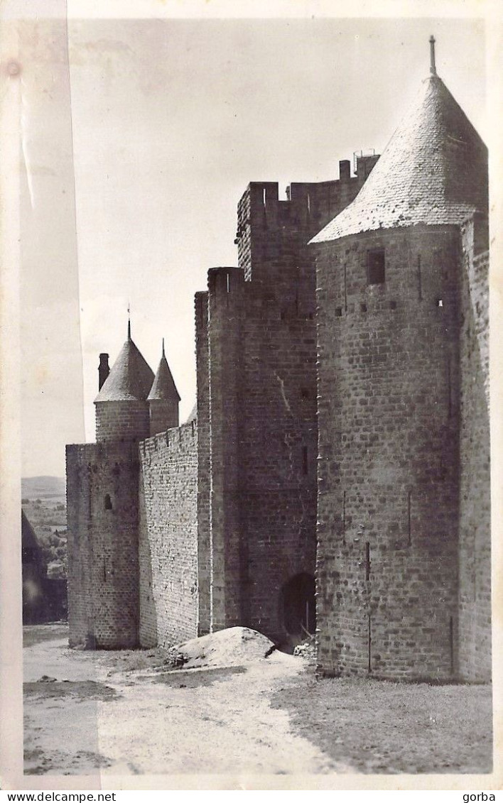 *CPA - 11 CARCASSONNE La Cité - Les Grandes Lices - Remparts Intérieurs - Carcassonne