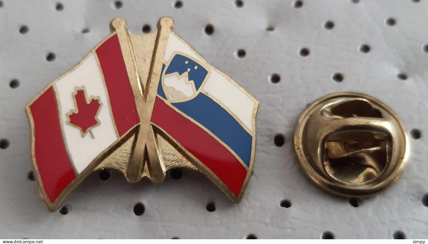 Canada & Slovenia  Flag Coat Of Arms  Pin - Città