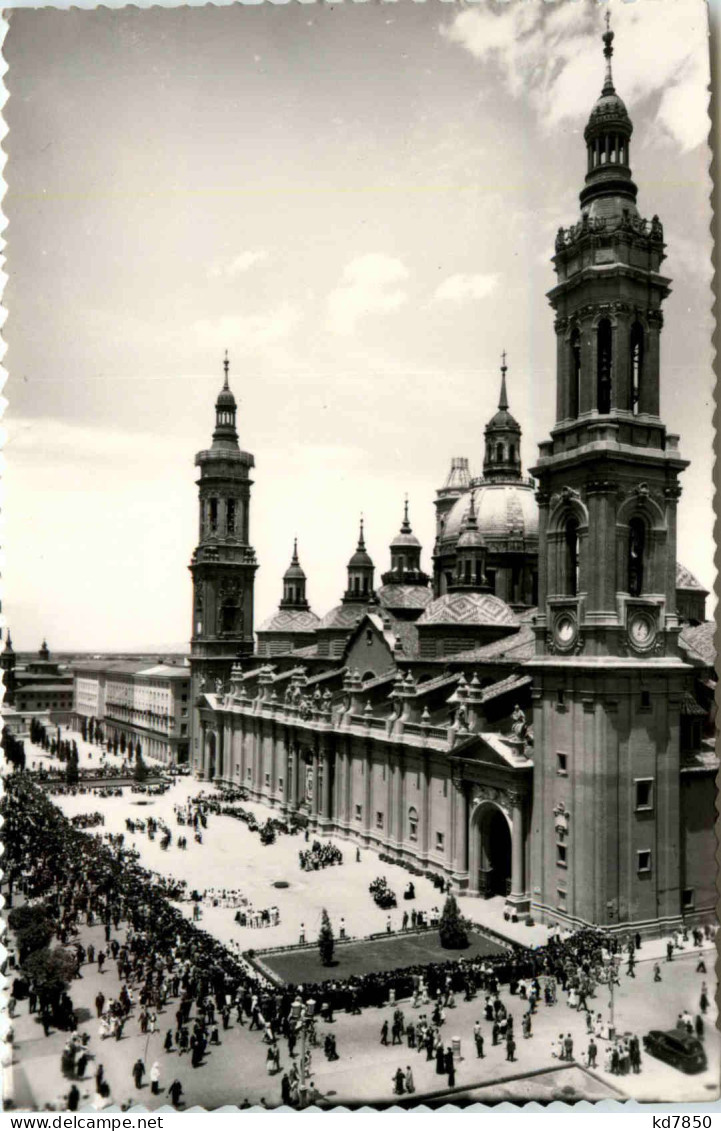 Zaragoza - Plaza De Las Catedrales - Zaragoza