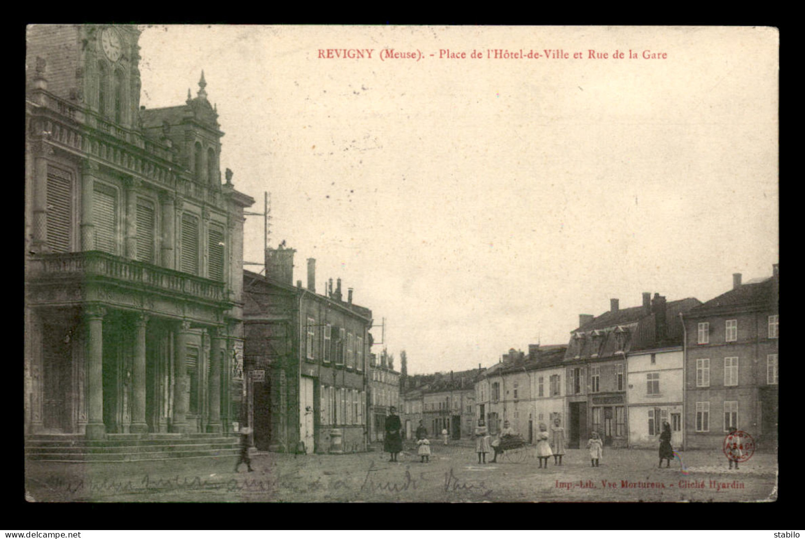 55 - REVIGNY-SUR-ORNAIN - PLACE DE  L'HOTEL DE VILLE ET RUE DE LA GARE - EDITEUR MORTUREUX - Revigny Sur Ornain