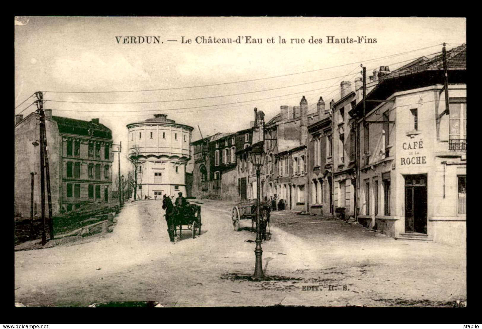 55 - VERDUN - LE CHATEAU D'EAU ET LA RUE DES HAUTS-FINS - CAFE DE LA ROCHE - EDITEUR H.S. - Verdun