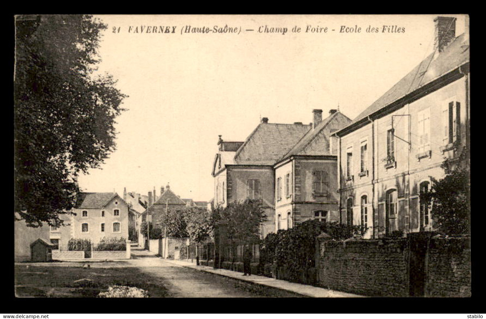 70 - FAVERNEY - CHAMP DE FOIRE - ECOLE DES FILLES - Autres & Non Classés