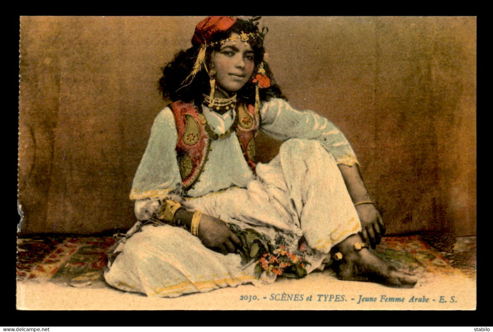 SCENES ET TYPES - JEUNE FEMME ARABE - CARTE COLORISEE - EDITEUR E.S. - VOIR ETAT - Plaatsen