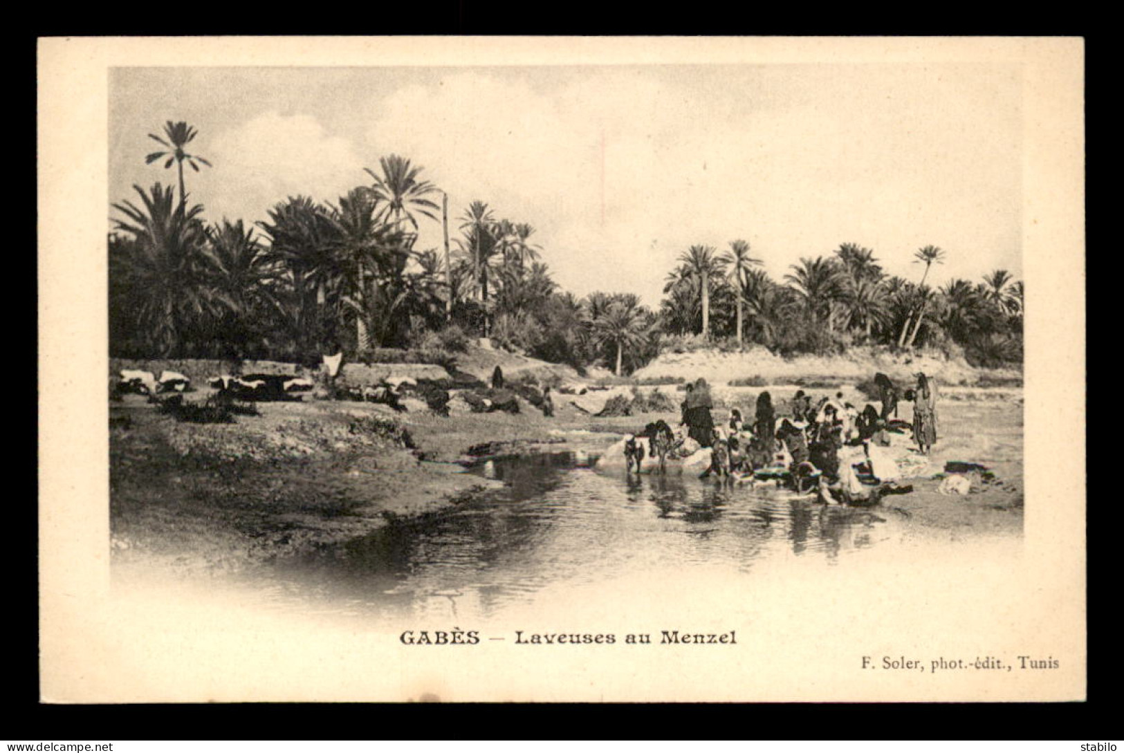 SCENES ET TYPES - SAHARA - TUNISIE - GABES - LAVEUSES AU MENZEL - EDITEUR F. SOLER - Tunesië