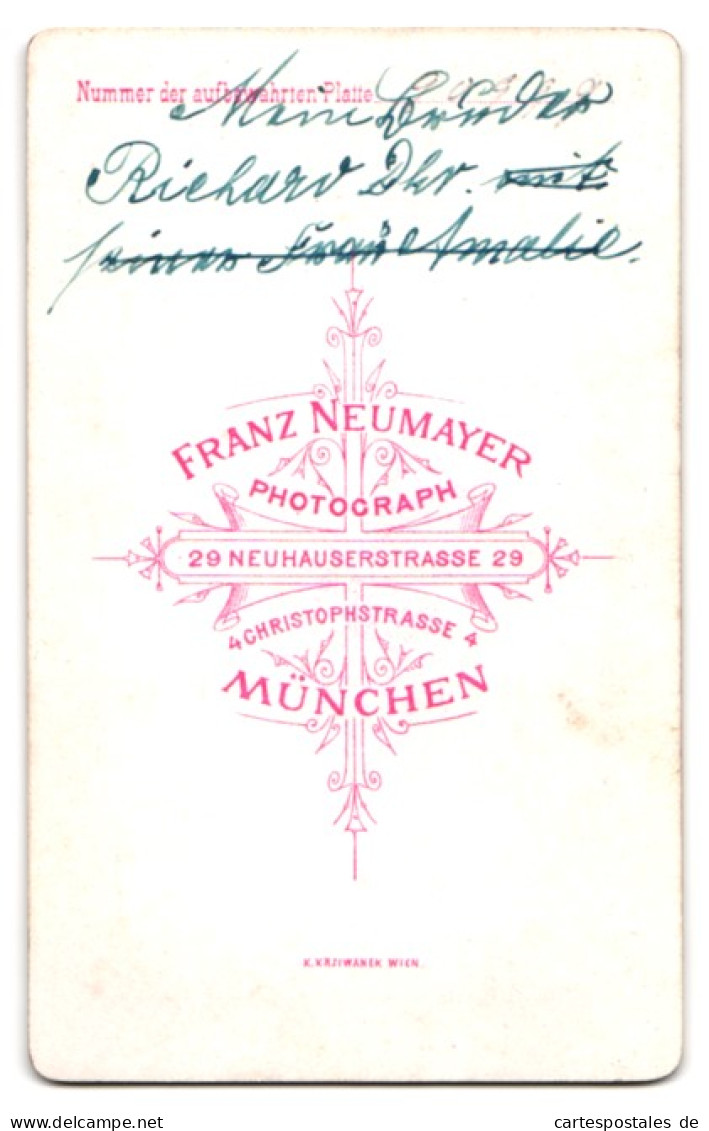 Fotografie Franz Neumayer, München, Neuhauserstrasse 29, Portrait Stattlicher Herr In Modischer Kleidung  - Personnes Anonymes