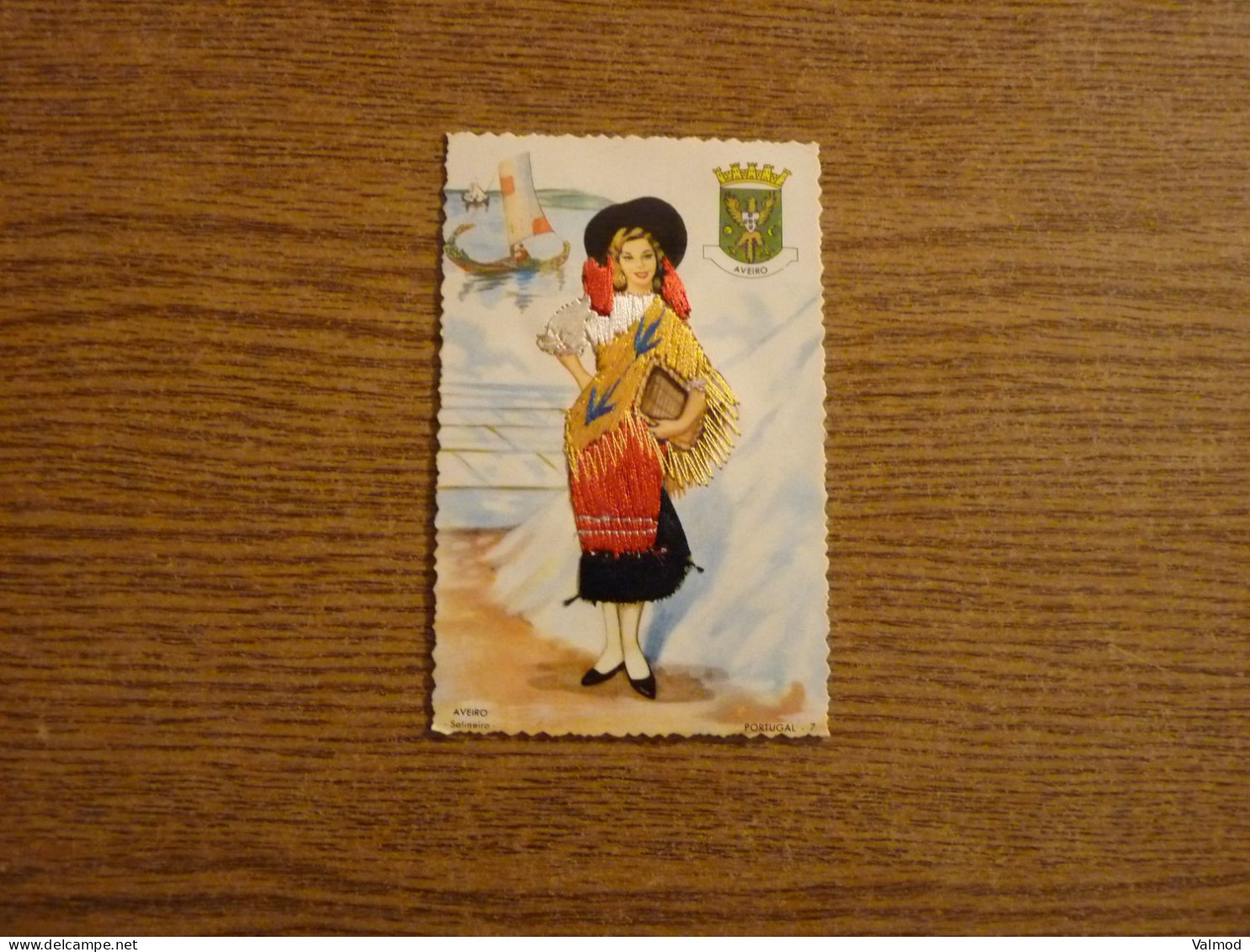 Carte Brodée Aveiro - Portugal - Jeune Femme Robe Brodée - 8,4x13,2cm Env. - Borduurwerk