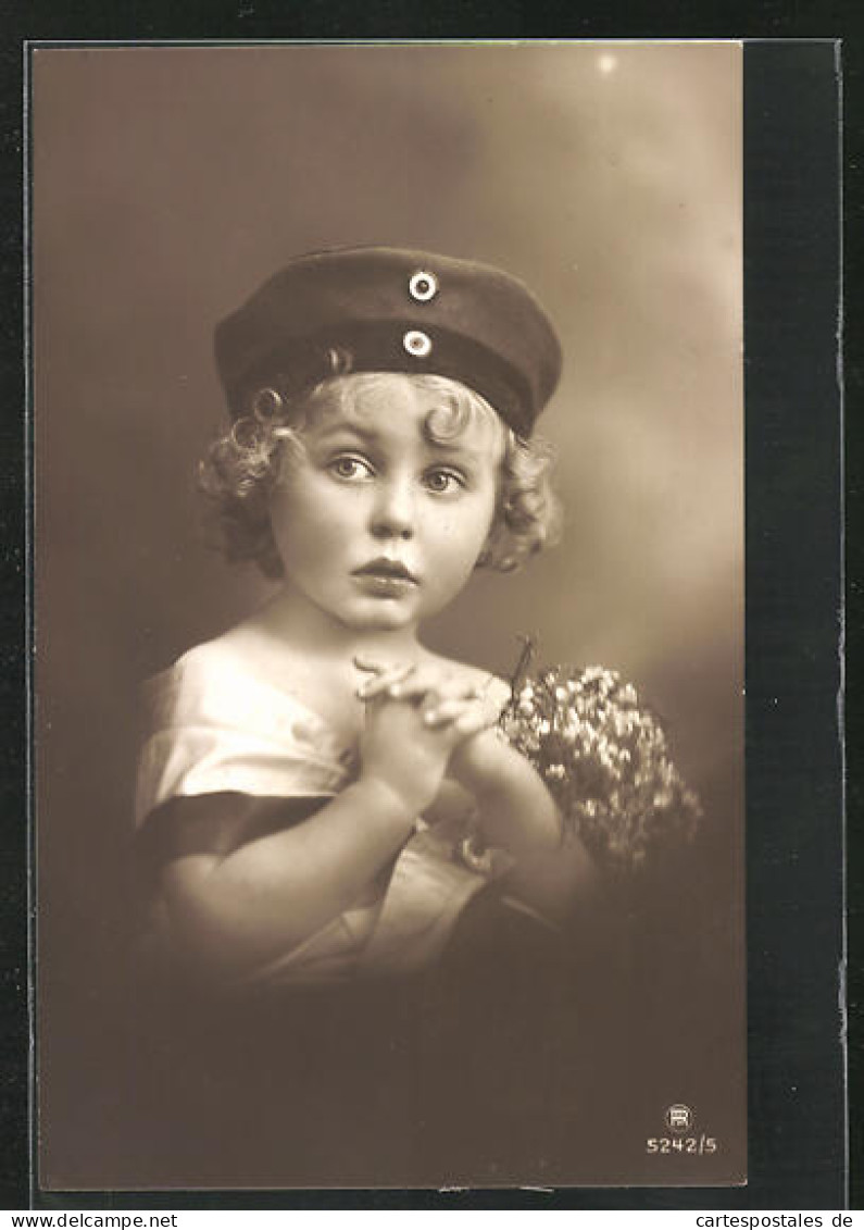 AK Kleines Mädchen Mit Krätzchen Faltet Betend Die Hände, Kinder Kriegspropaganda  - Oorlog 1914-18