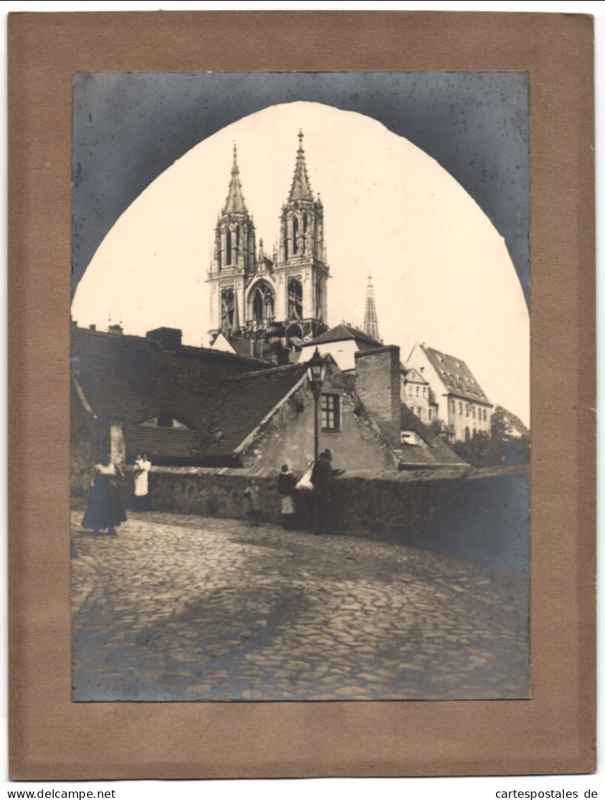 Fotografie Alfred Kraus, Bodenbach, Ansicht Meissen, Kopfsteinpflaster-Strasse Mit Dom & Umliegenden Gebäuden  - Places