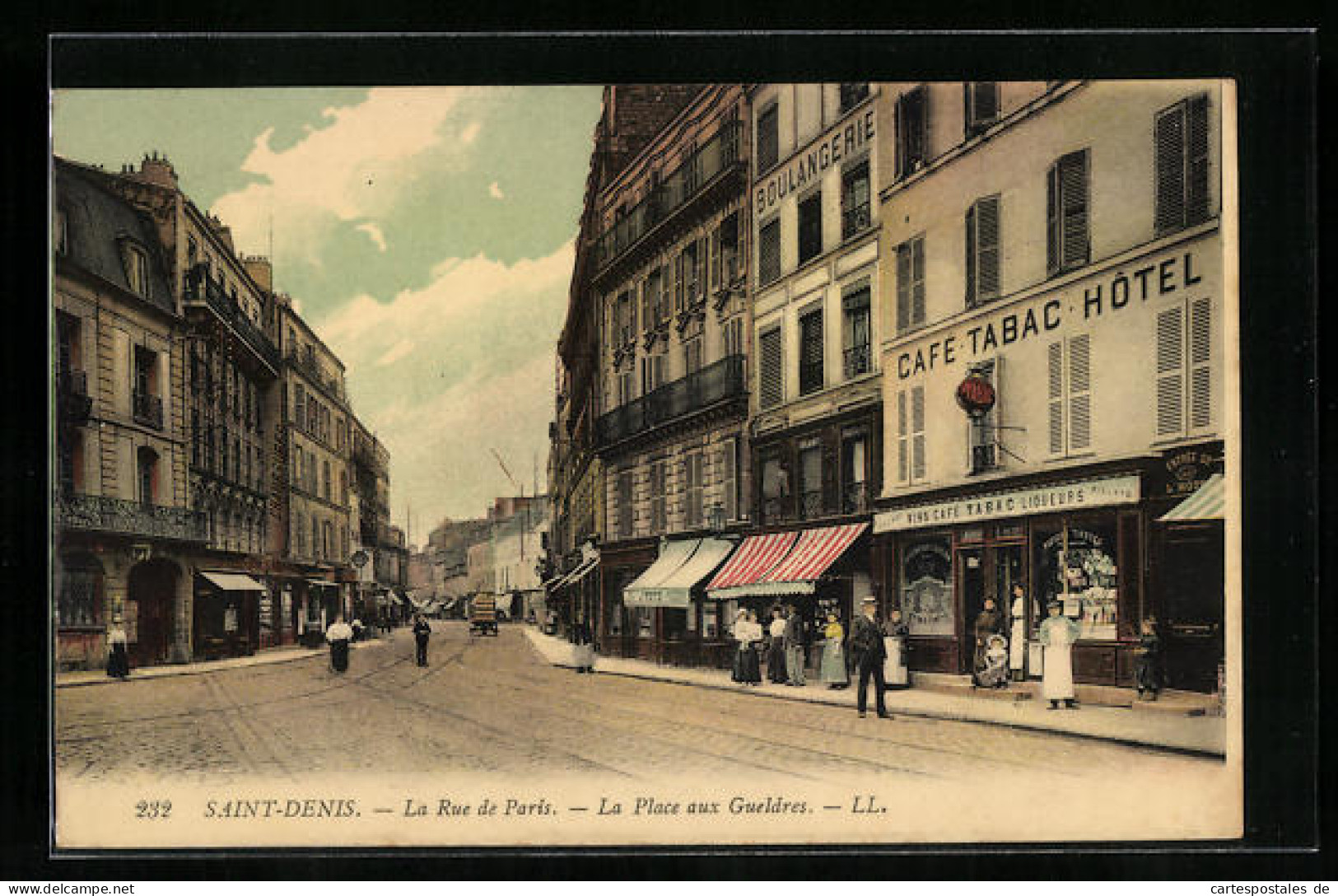 CPA Saint-Denis, La Rue De Paris, La Place Aux Gueldres  - Saint Denis