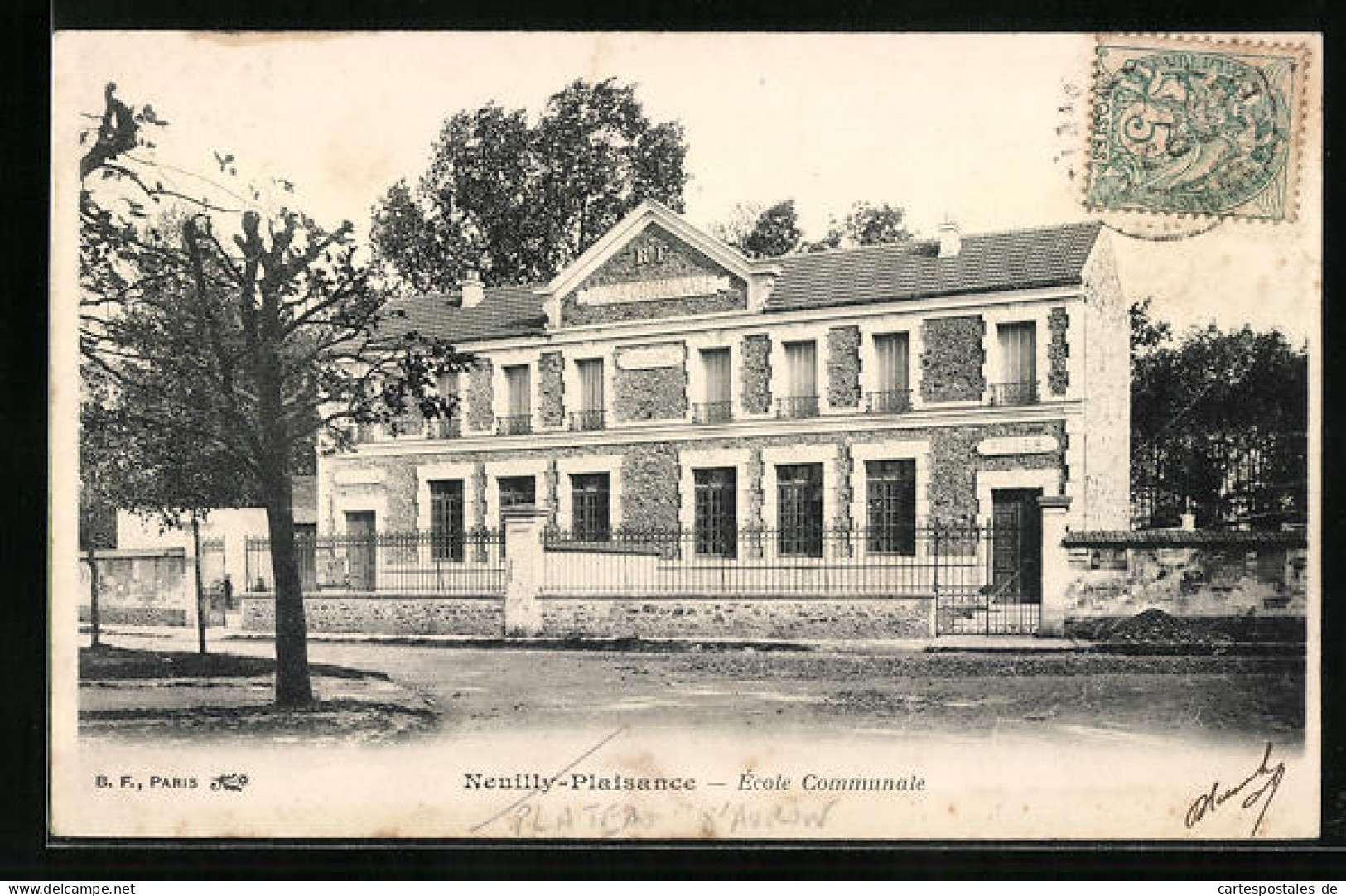 CPA Neuilly-Plaisance, Ecole Communale  - Neuilly Plaisance