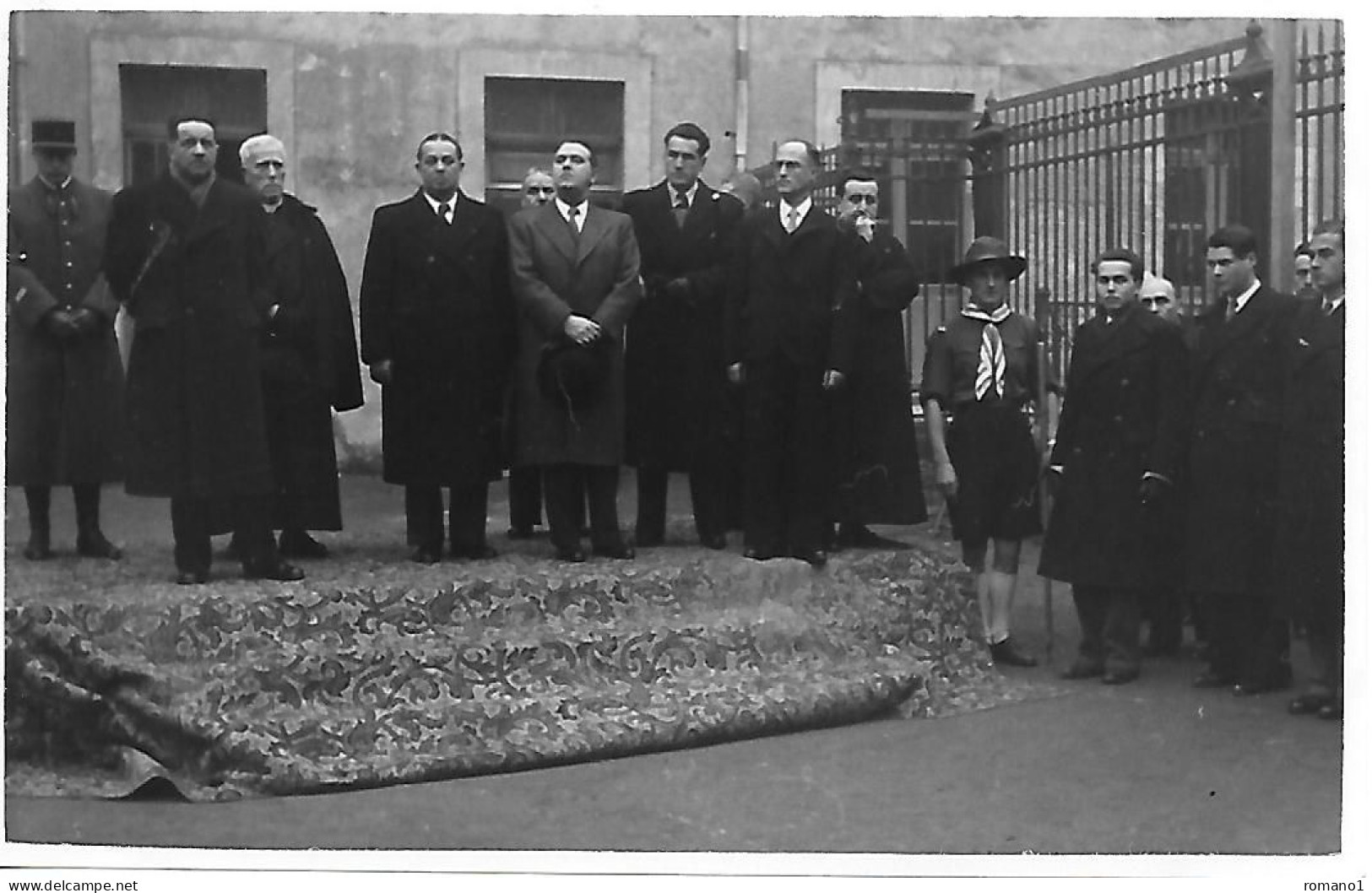 34)     BEZIERS  -  Pensionnat De L'Immaculée Conception - Salut Au Drapeau Représentés Ici Les Autorités Mars 1941 - Beziers