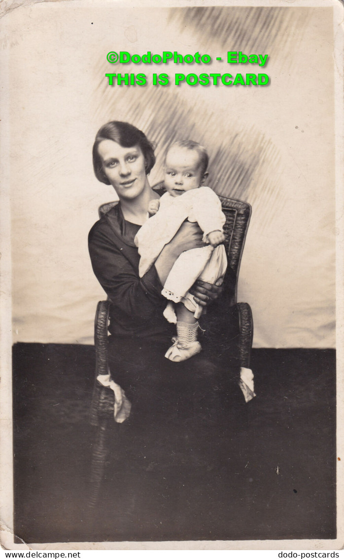 R433197 Woman And Child. Old Photography. Postcard. T. I. C - Monde