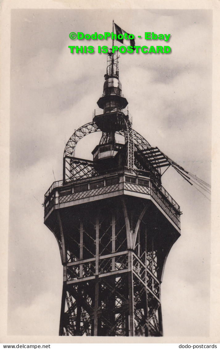 R433206 523. Paris. Le Sommet De La Tour Eiffel. RP. C. A. P. Edition Speciale D - Monde