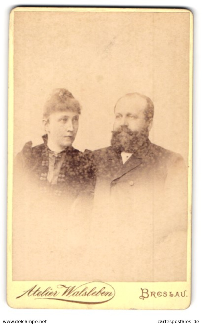 Fotografie Atelier Walsleben, Breslau, Zwingerstrasse 24, Herr Mit Vollbart Nebst Gattin Wohl Gekleidet  - Anonymous Persons