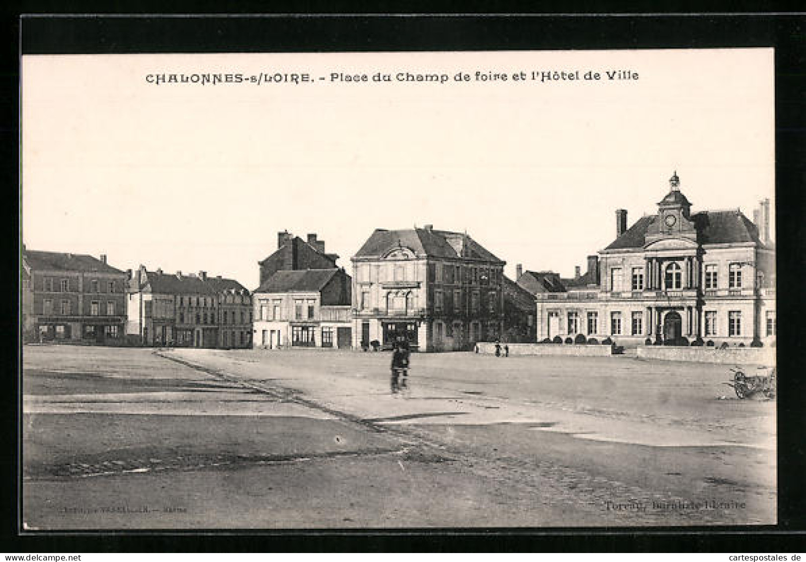 CPA Chalonnes-sur-Loire, Place Du Champ De Foire Et Hotel De Ville  - Chalonnes Sur Loire