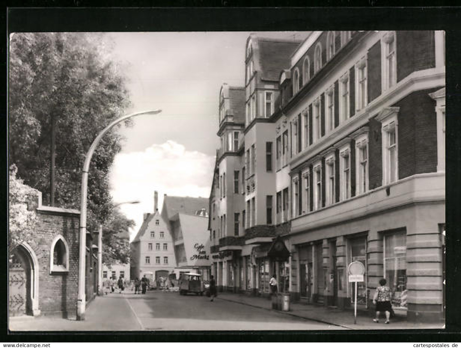 AK Bitterfeld, Walther-Rathenau-Strasse Mit Cafe Am Markt  - Bitterfeld