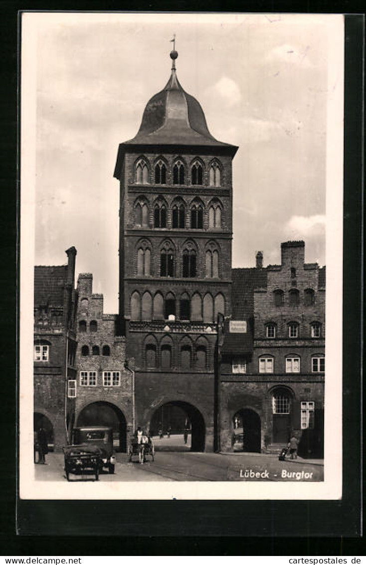 AK Lübeck, Kutsche Vor Dem Burgtor  - Luebeck