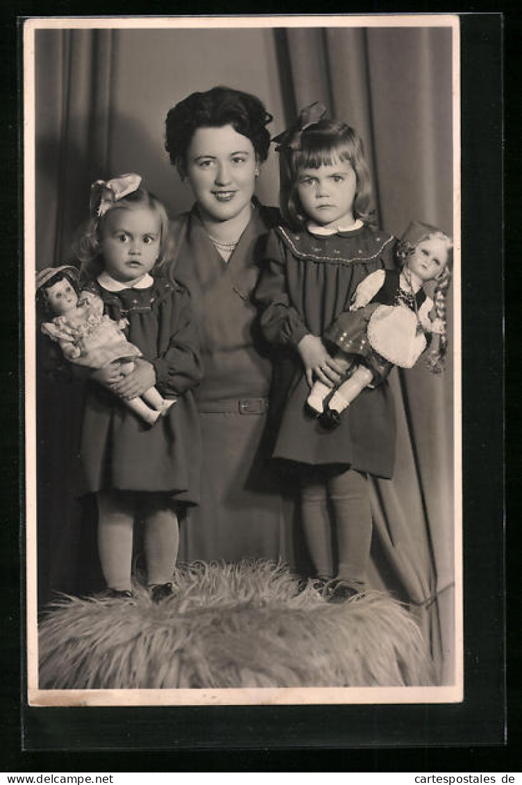 Foto-AK Mutter Mit Ihren Töchtern Und Puppen  - Gebruikt