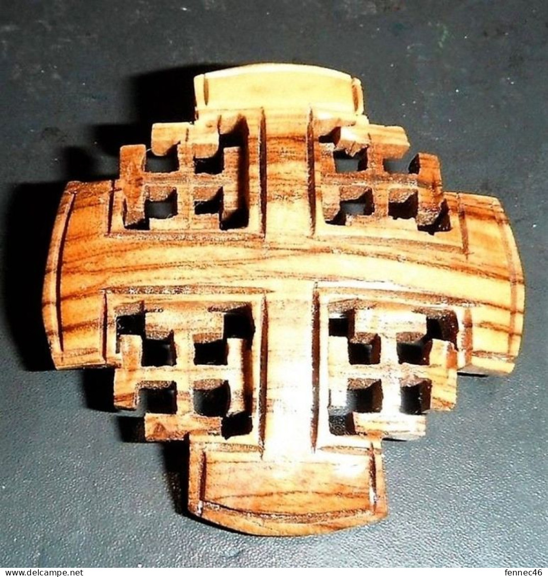 * Broche En Bois : Croix De JERUSALEM - Fermoir Avec Sécurité - Broches