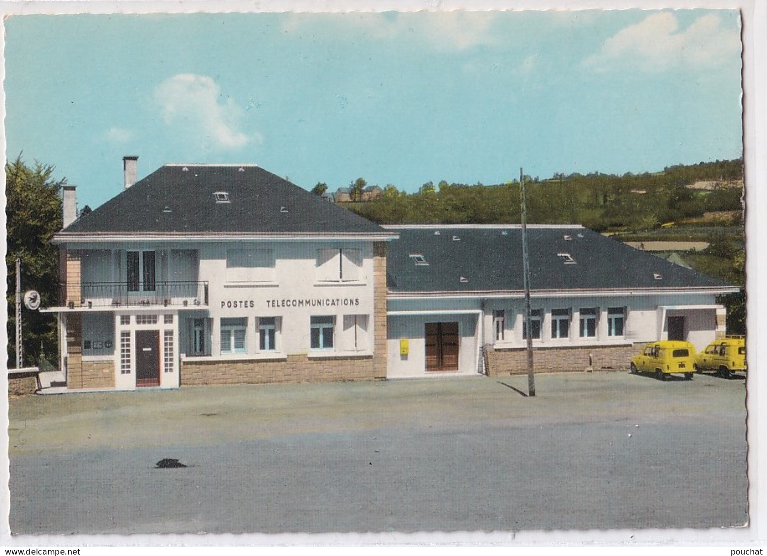 C5-12) RIEUPEYROUX - AVEYRON - LA POSTE - VOITURE RENAULT 4 L  - ( 2 SCANS )  - Autres & Non Classés