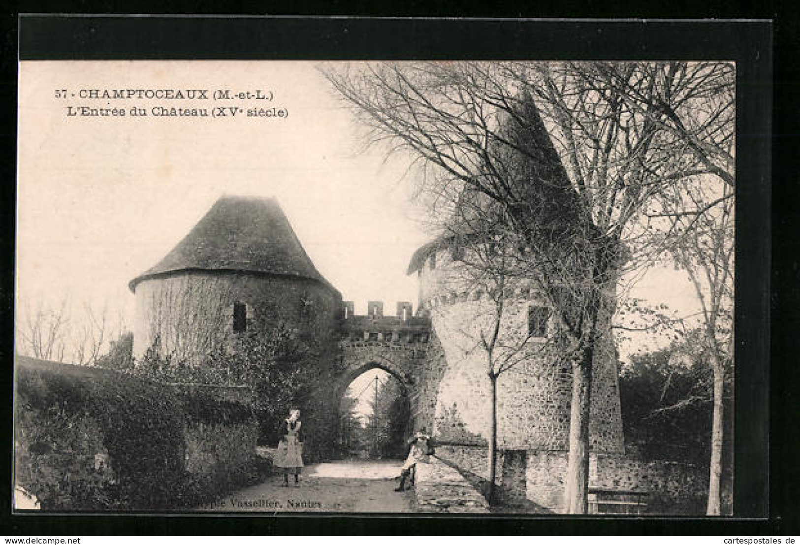 CPA Champtoceaux, L`Entrée Du Château  - Champtoceaux
