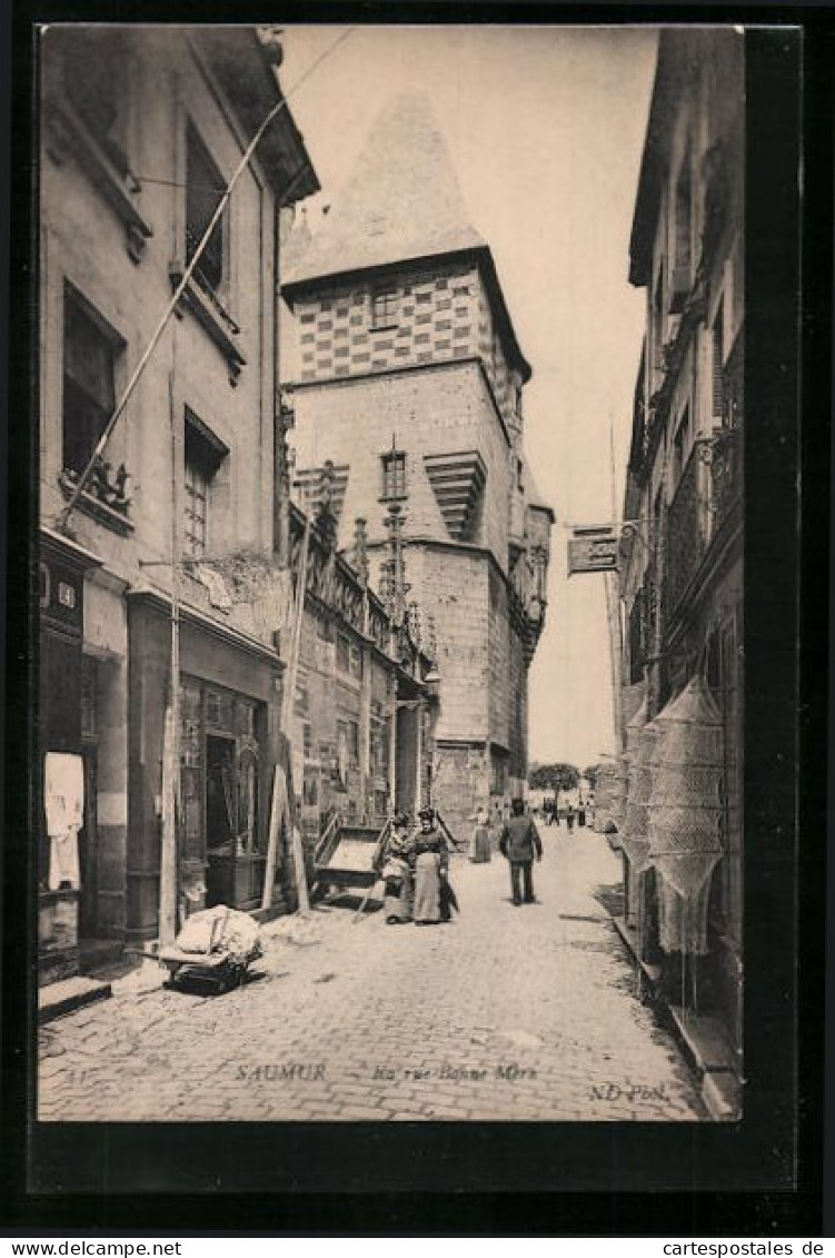 CPA Saumur, La Rue Bonne Mere  - Saumur