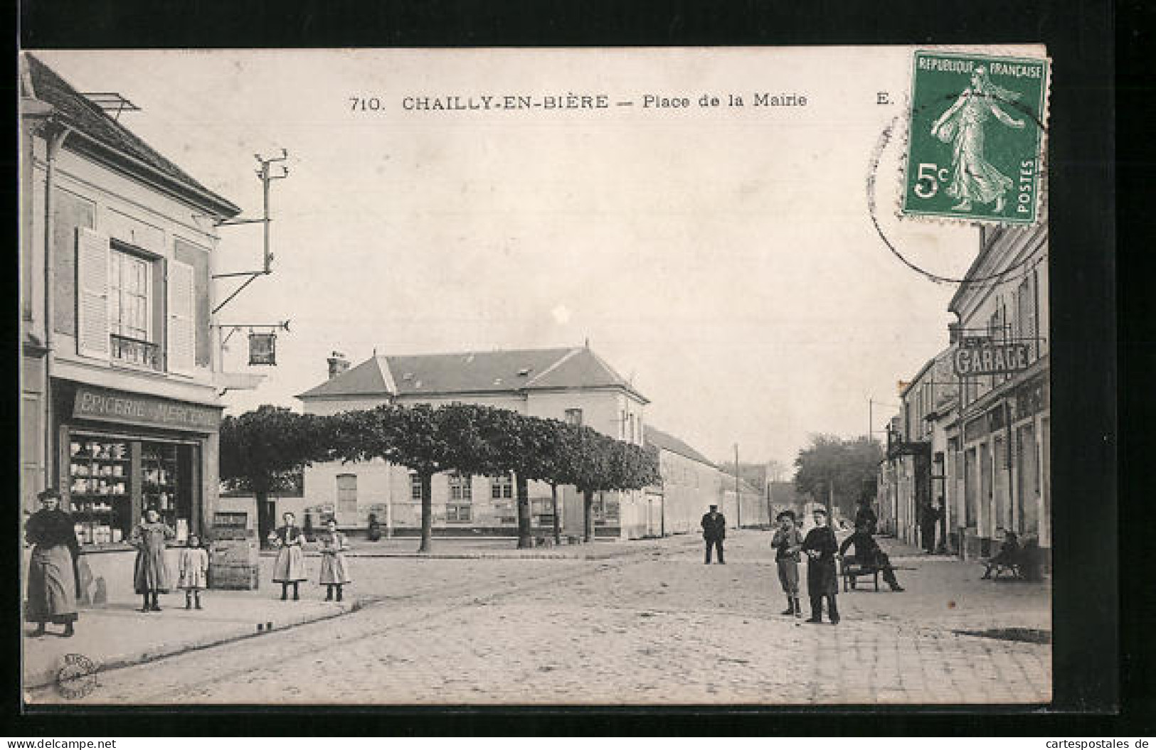 CPA Chailly-en-Bière, Place De La Mairie  - Autres & Non Classés