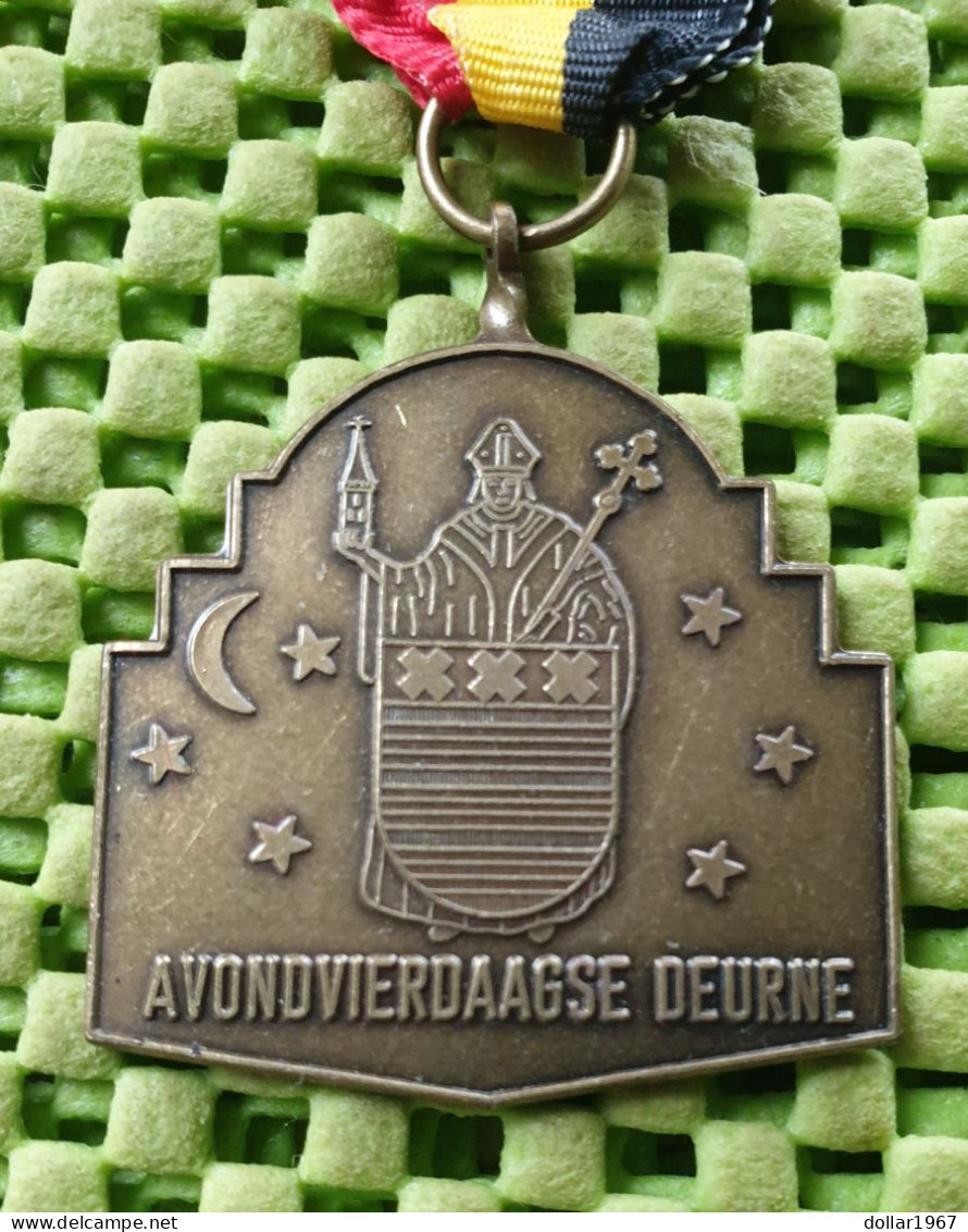 Medaile  :  Avondvierdaagse Deurne . ( N.B )  -  Original Foto  !!  Medallion  Dutch - Other & Unclassified