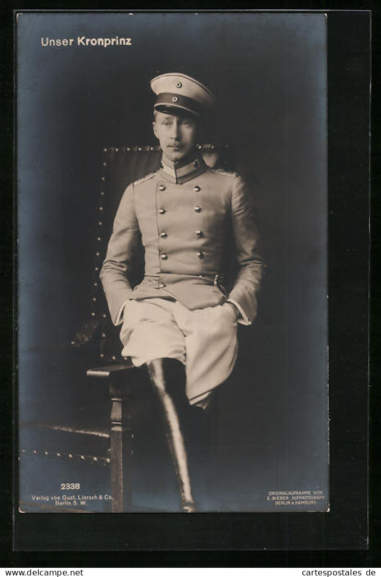 AK Kronprinz Wilhelm Von Preussen In Lässiger Pose Auf Der Lehne Eines Sessels Sitzend  - Royal Families