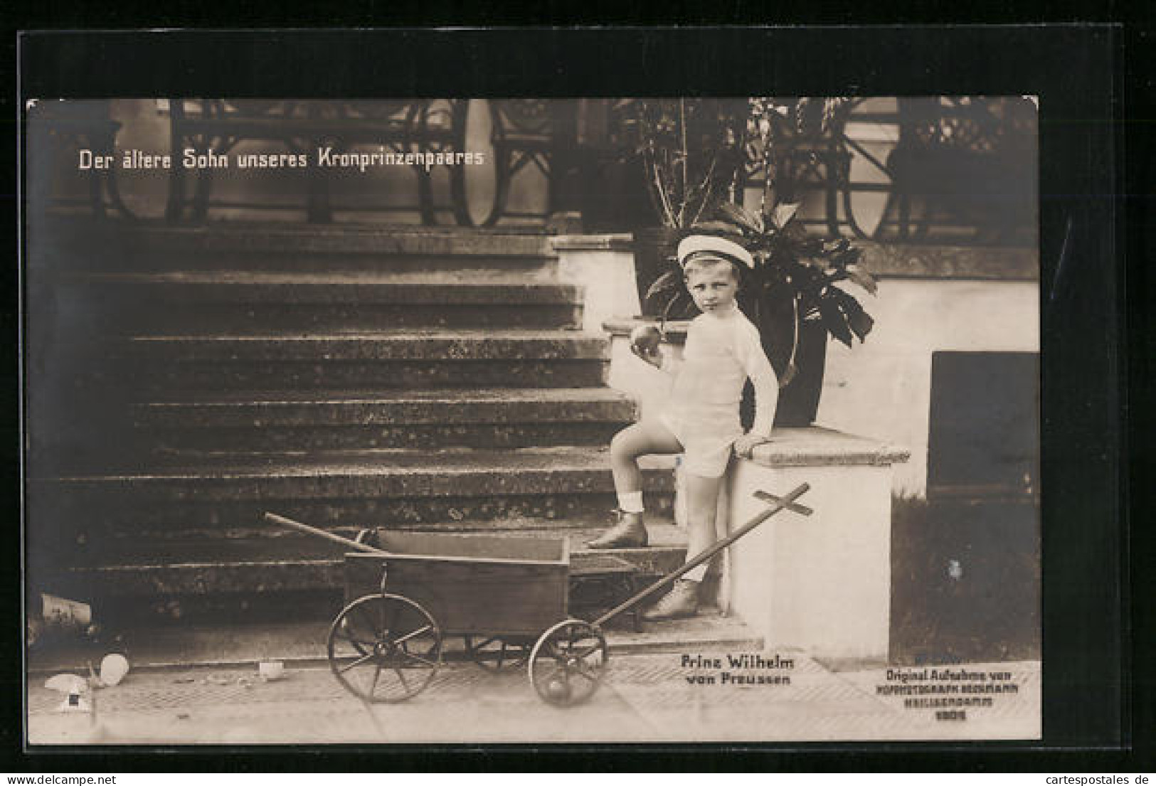 AK Prinz Wilhelm Von Preussen Mit Bollerwagen Am Fusse Einer Treppe  - Royal Families