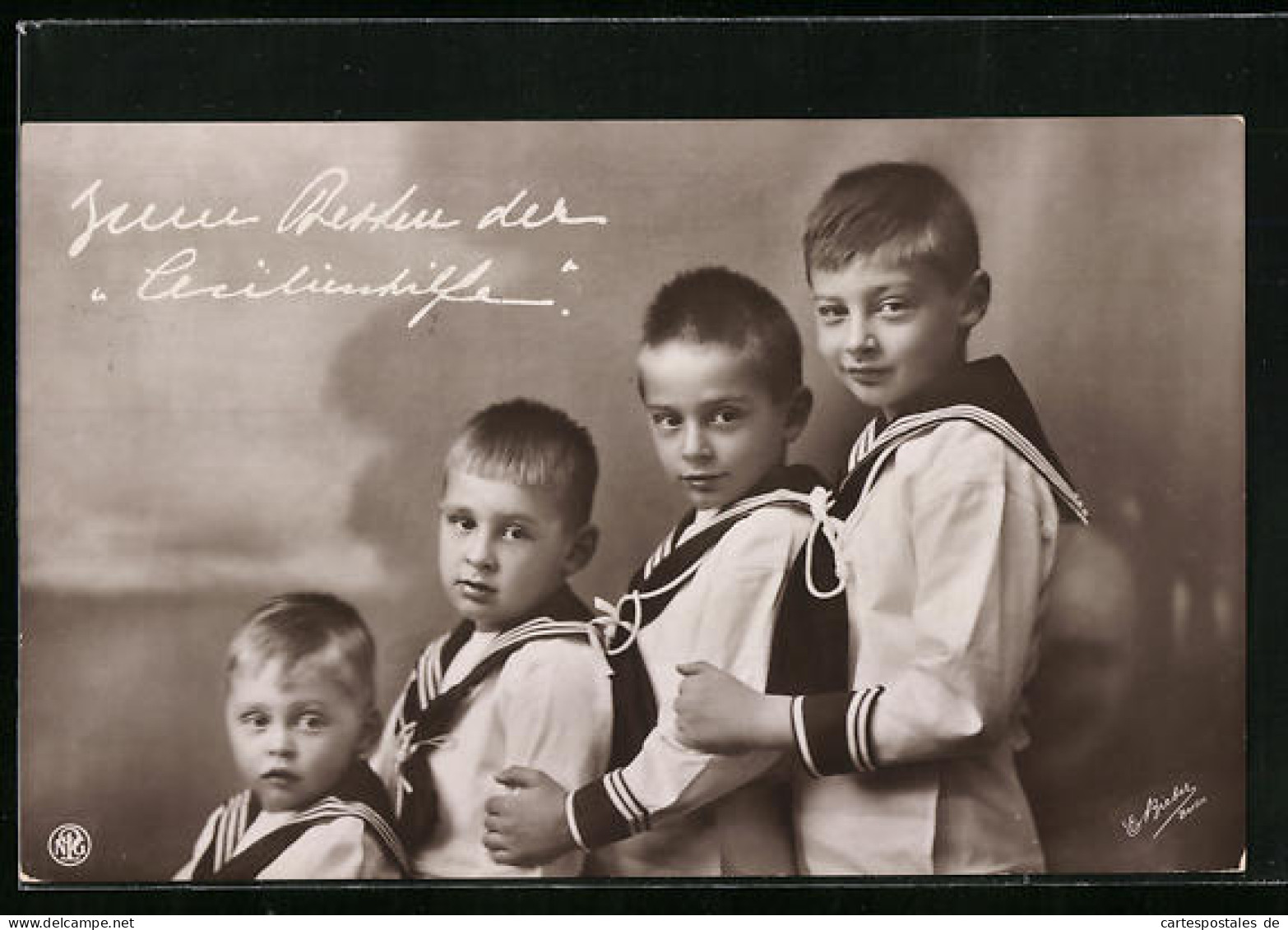 AK Kronprinz Wilhelm Von Preussen Mit Seinen Brüdern In Matrosenanzügen  - Royal Families