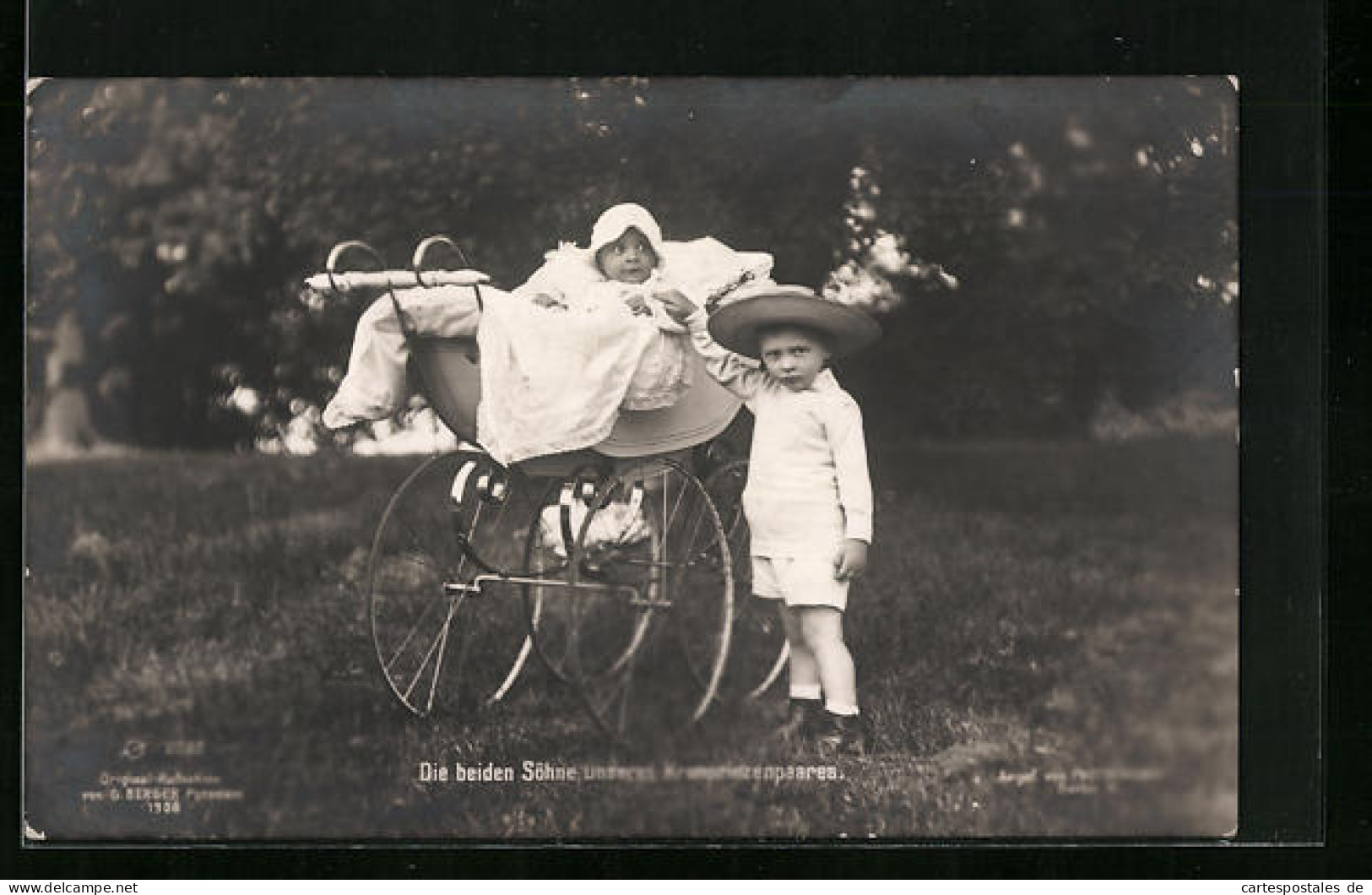 AK Kronprinz Wilhelm Von Preussen Mit Seinem Brüderchen Im Kinderwagen  - Royal Families