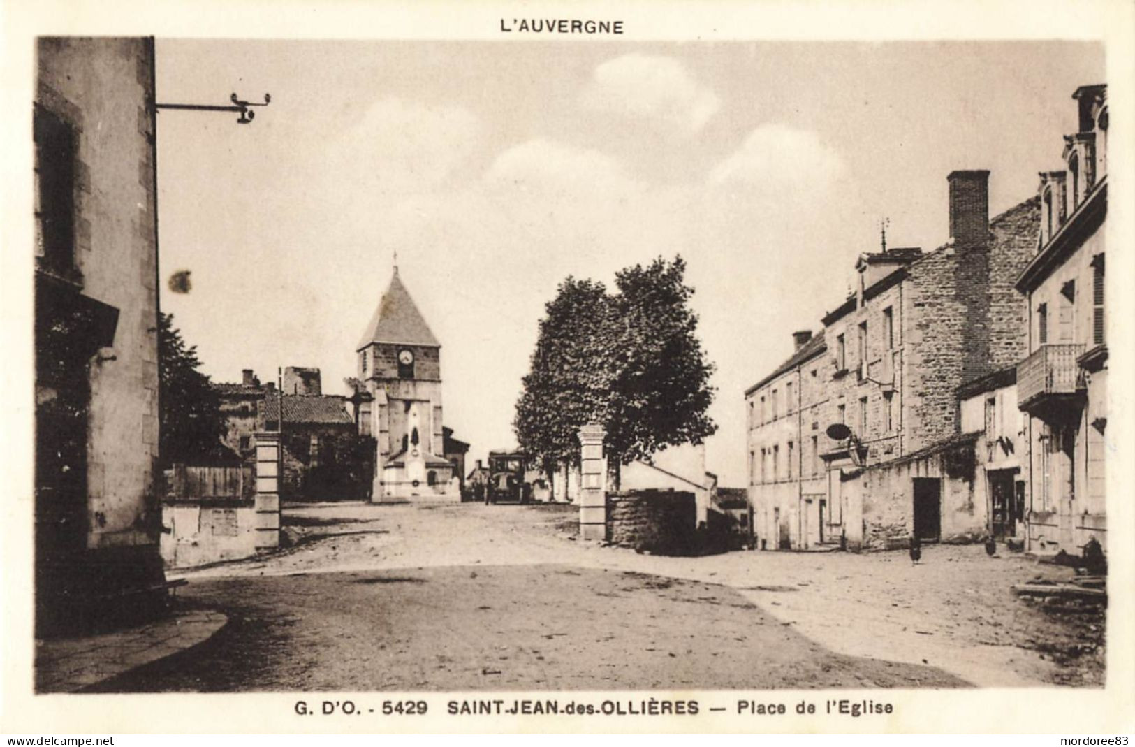 22 / CPA / SAINT JEAN DES OLLIERES / PLACE DE L'EGLISE - Otros & Sin Clasificación