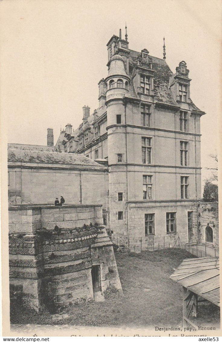 Ecouen 95 (10178)  Château De La Légion D'honneur - Les Remparts - Autres & Non Classés