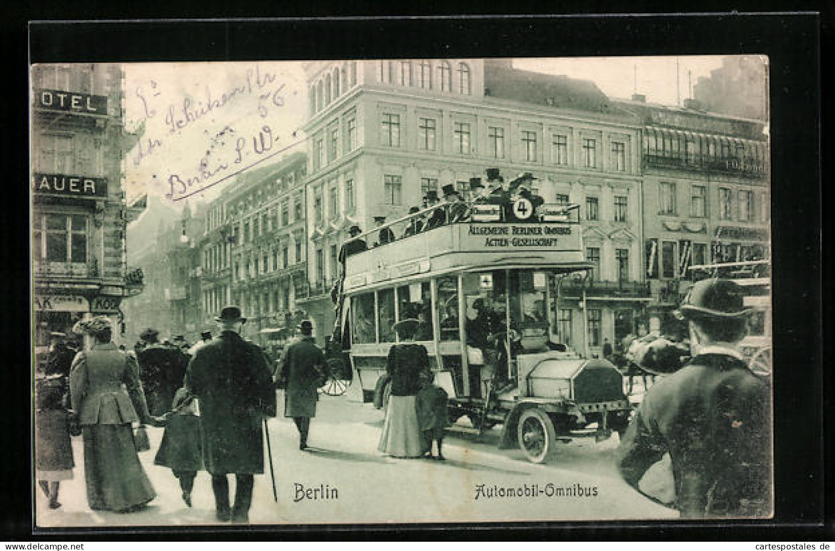 AK Berlin, Strassenpartie Mit Hotel Und Automobil-Autobus  - Busse & Reisebusse