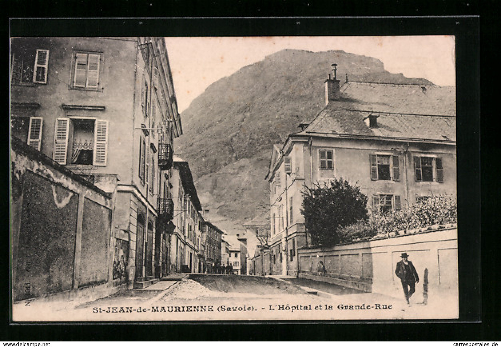 CPA St-Jean-de-Maurienne, L`Hôpital Et La Grande-Rue  - Saint Jean De Maurienne