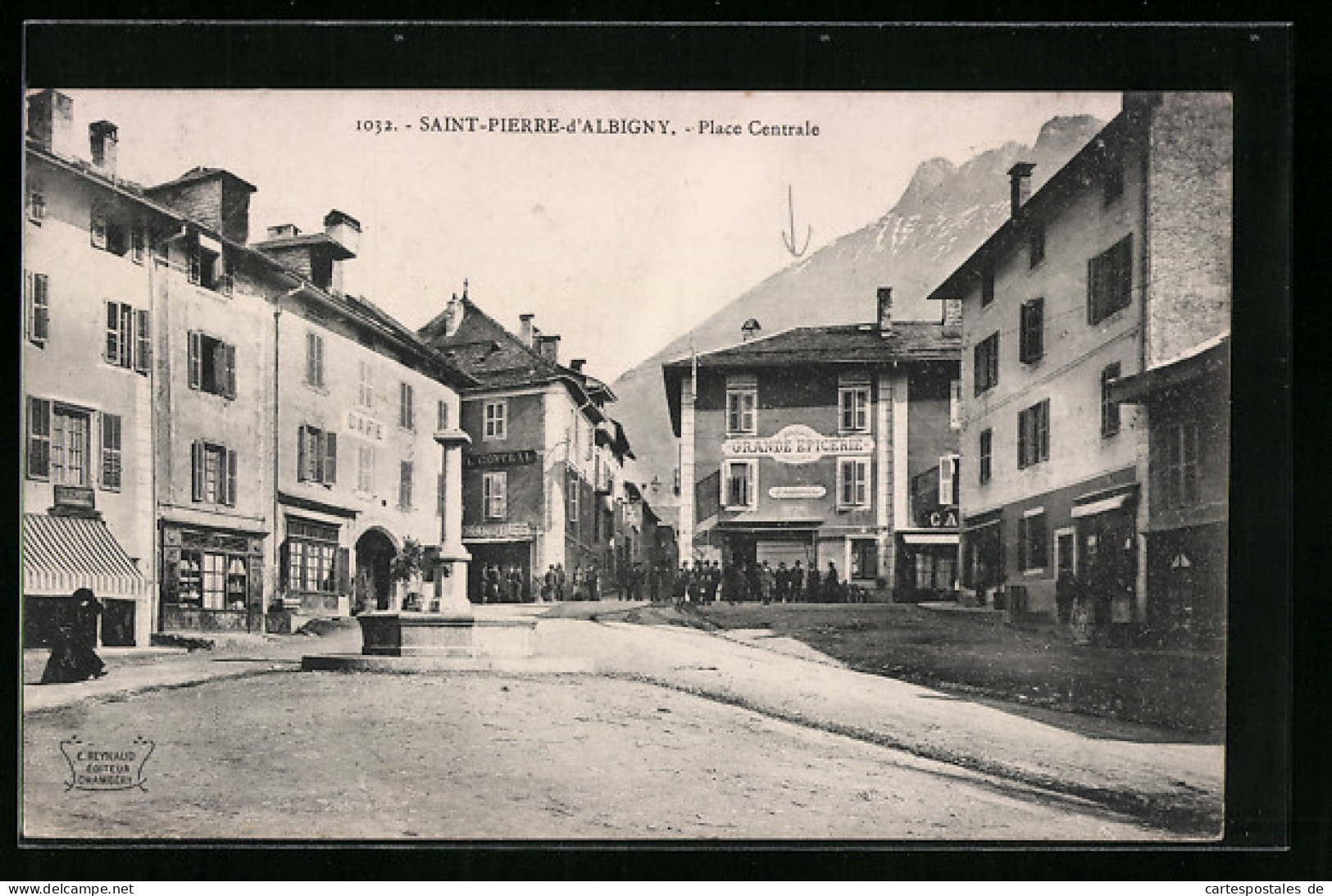 CPA Saint-Pierre-d`Albigny, Place Centrale  - Saint Pierre D'Albigny