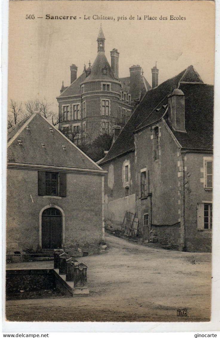 Sancerre Le Chateau Pris De La Place Des Ecoles - Sancerre