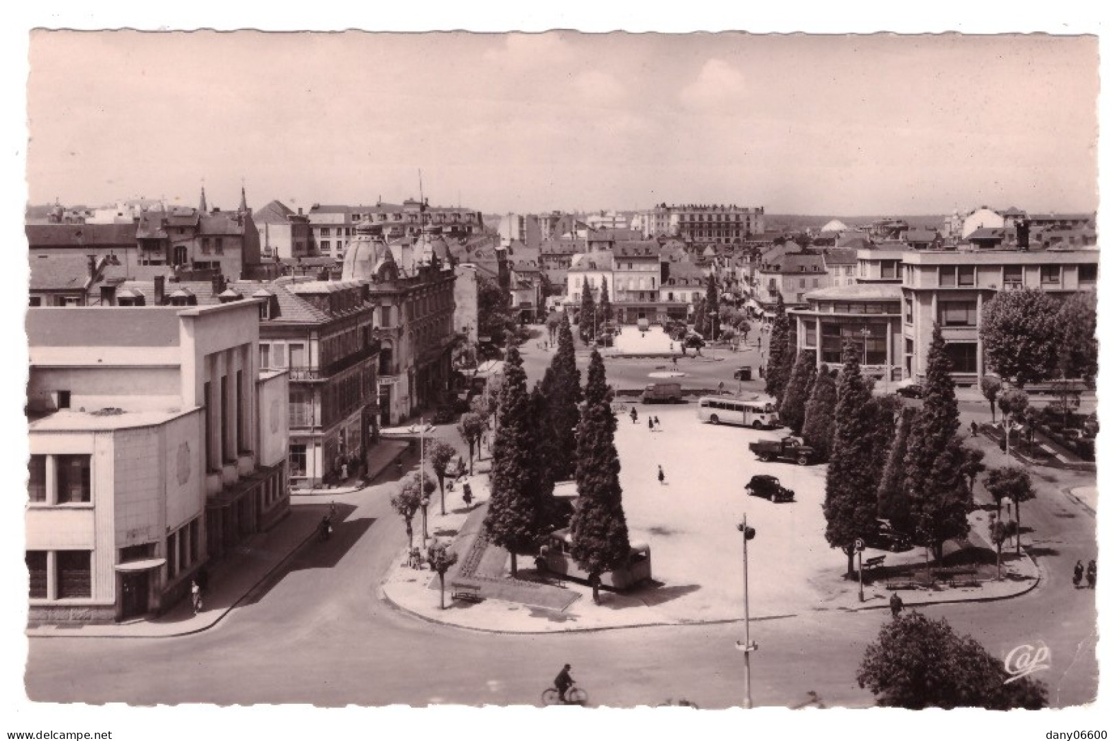 VICHY - Place De L'Hotel De Ville (carte Photo Animée) - Vichy