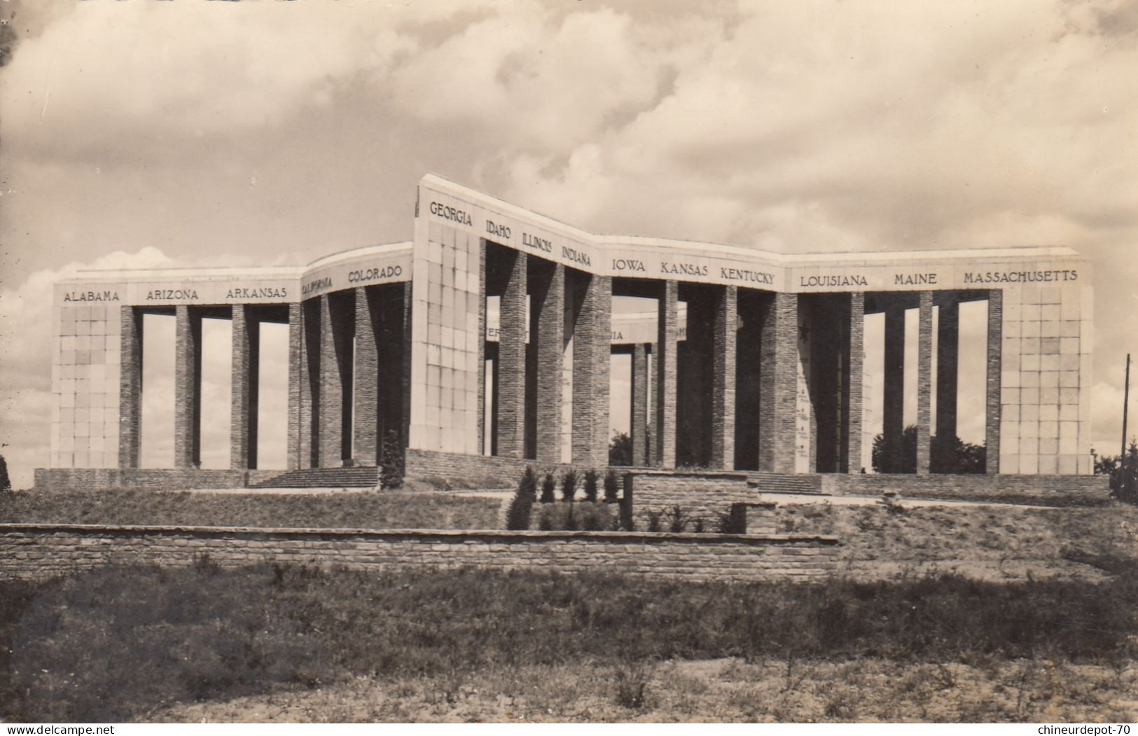 BASTOGNE   MEMORIAL DE LA BATAILLE DU SAILLANT INAUGURE LE 16.7.1950 - Bastenaken