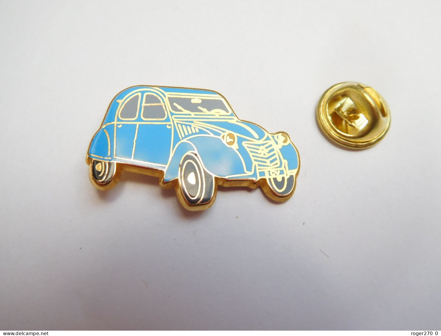 Superbe Pin's En Zamac , Auto Citroën 2 CV , 2CH , Bleue , Signé Ballard - Citroën